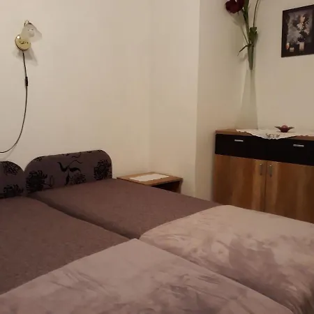 Szanti Apartman * Балатонедерич