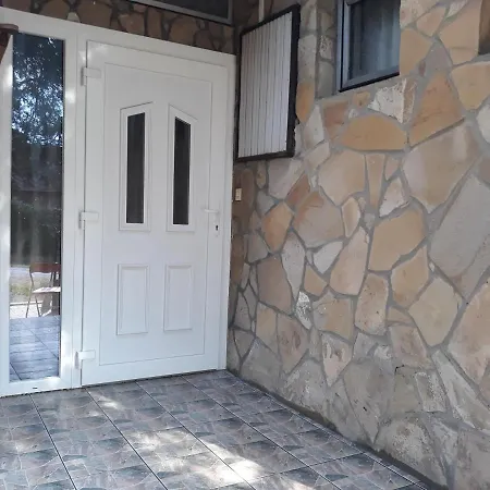 Szanti Apartman *